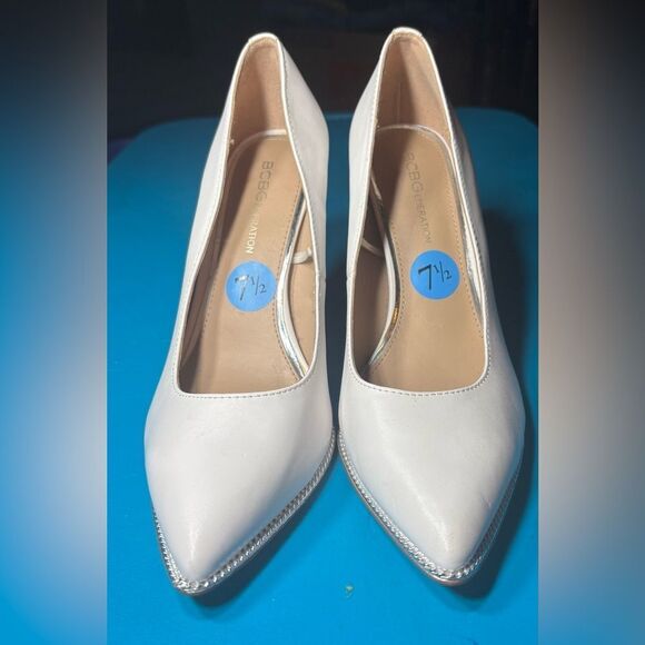 BCBGeneration Hallix Chain Detail Pumps Shoes White & Silver Womens Size 7.5 EPC - Picture 9 of 11